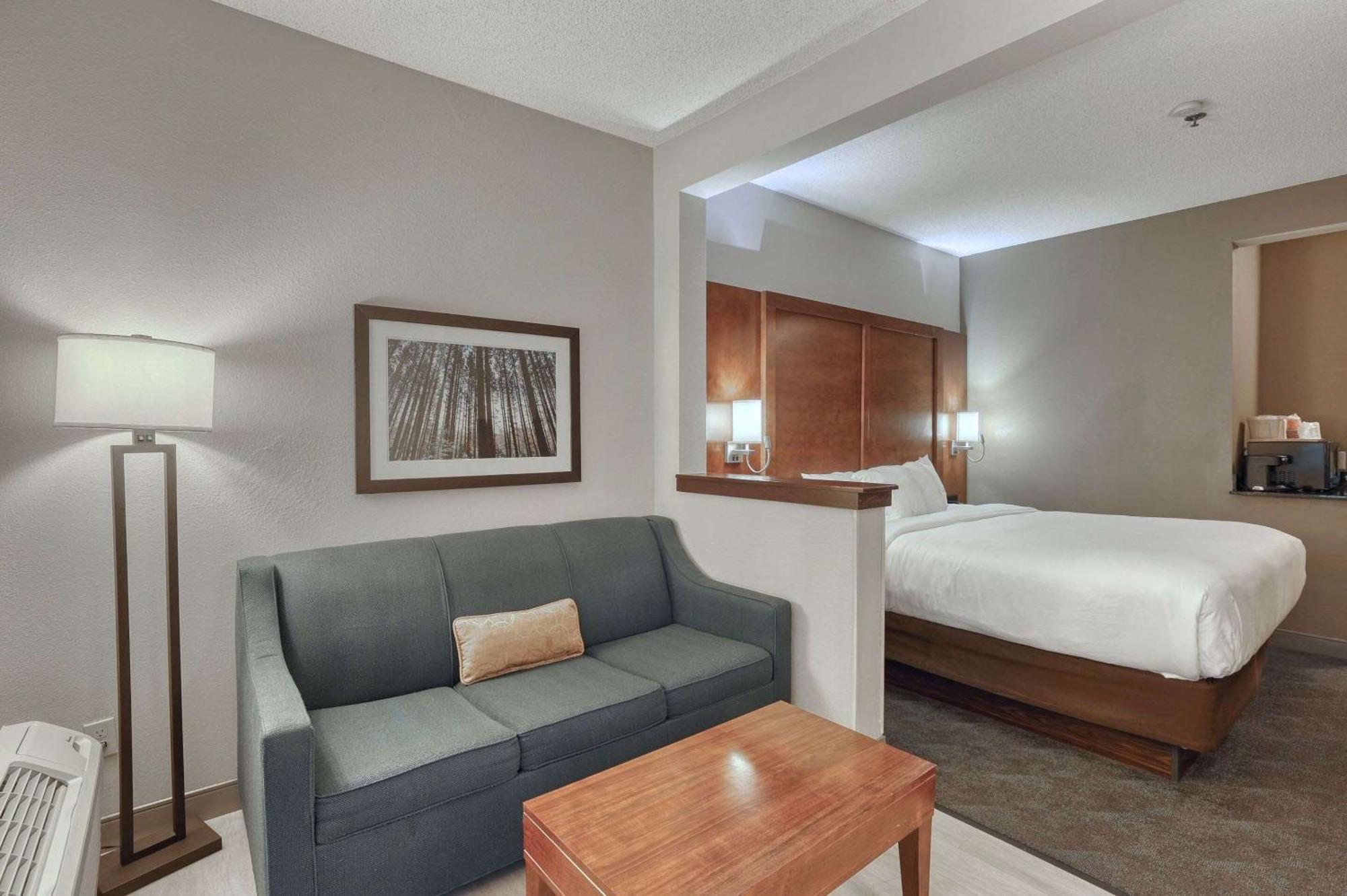 Comfort Suites Appleton Airport Exteriör bild