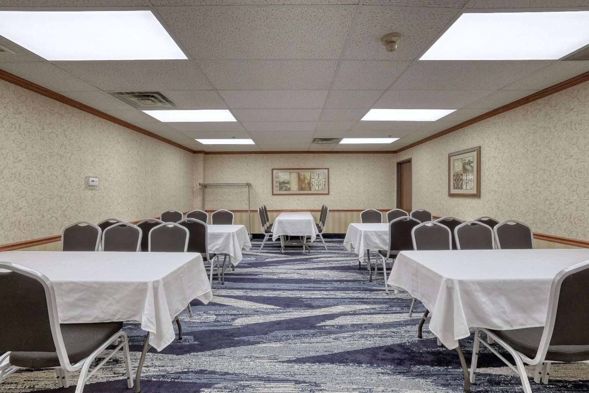 Comfort Suites Appleton Airport Exteriör bild