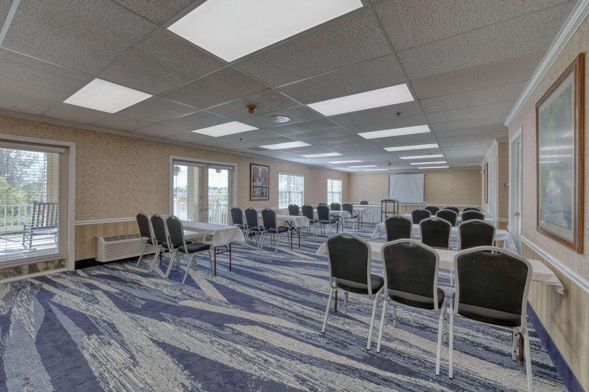 Comfort Suites Appleton Airport Exteriör bild