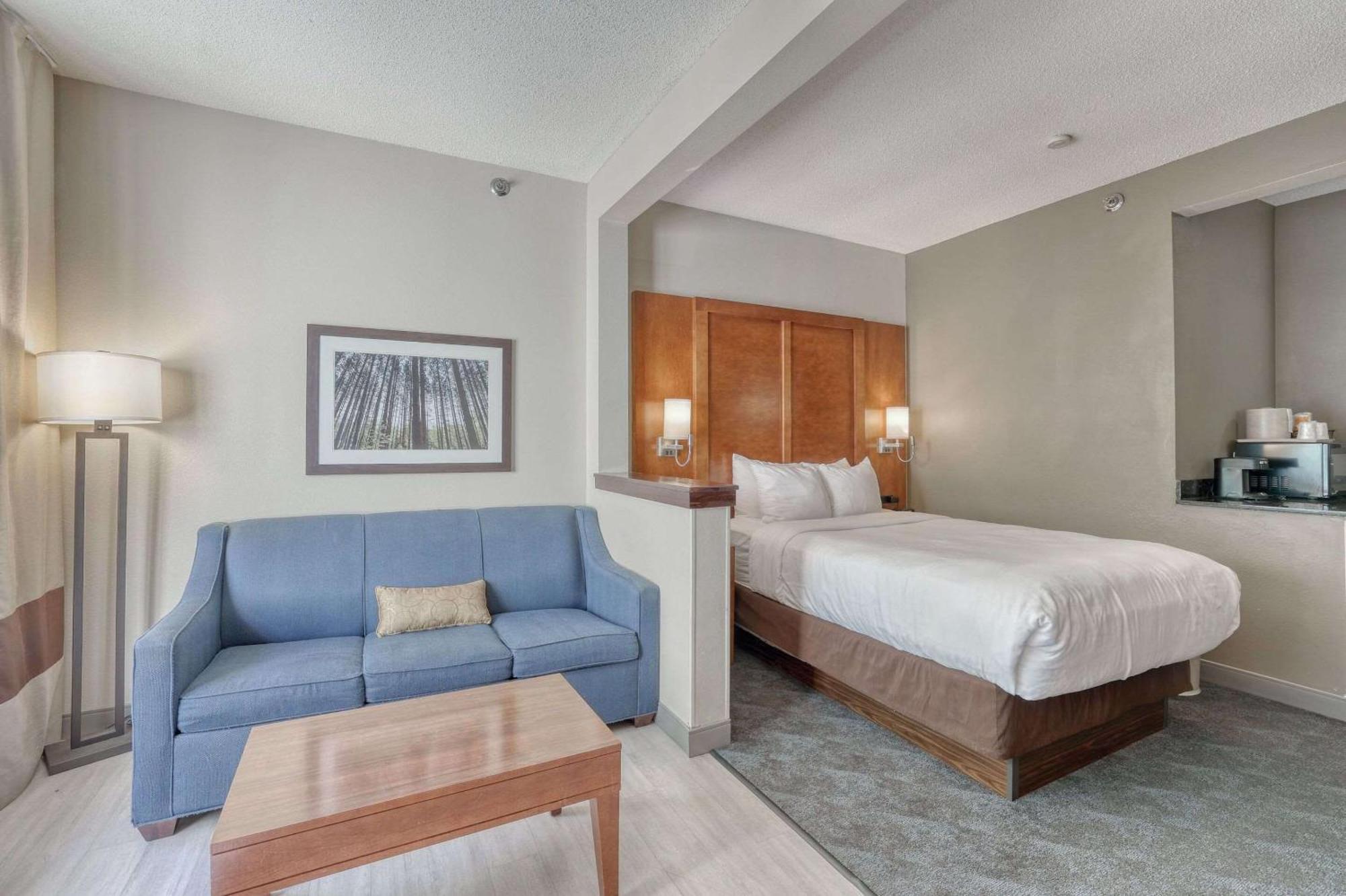 Comfort Suites Appleton Airport Exteriör bild