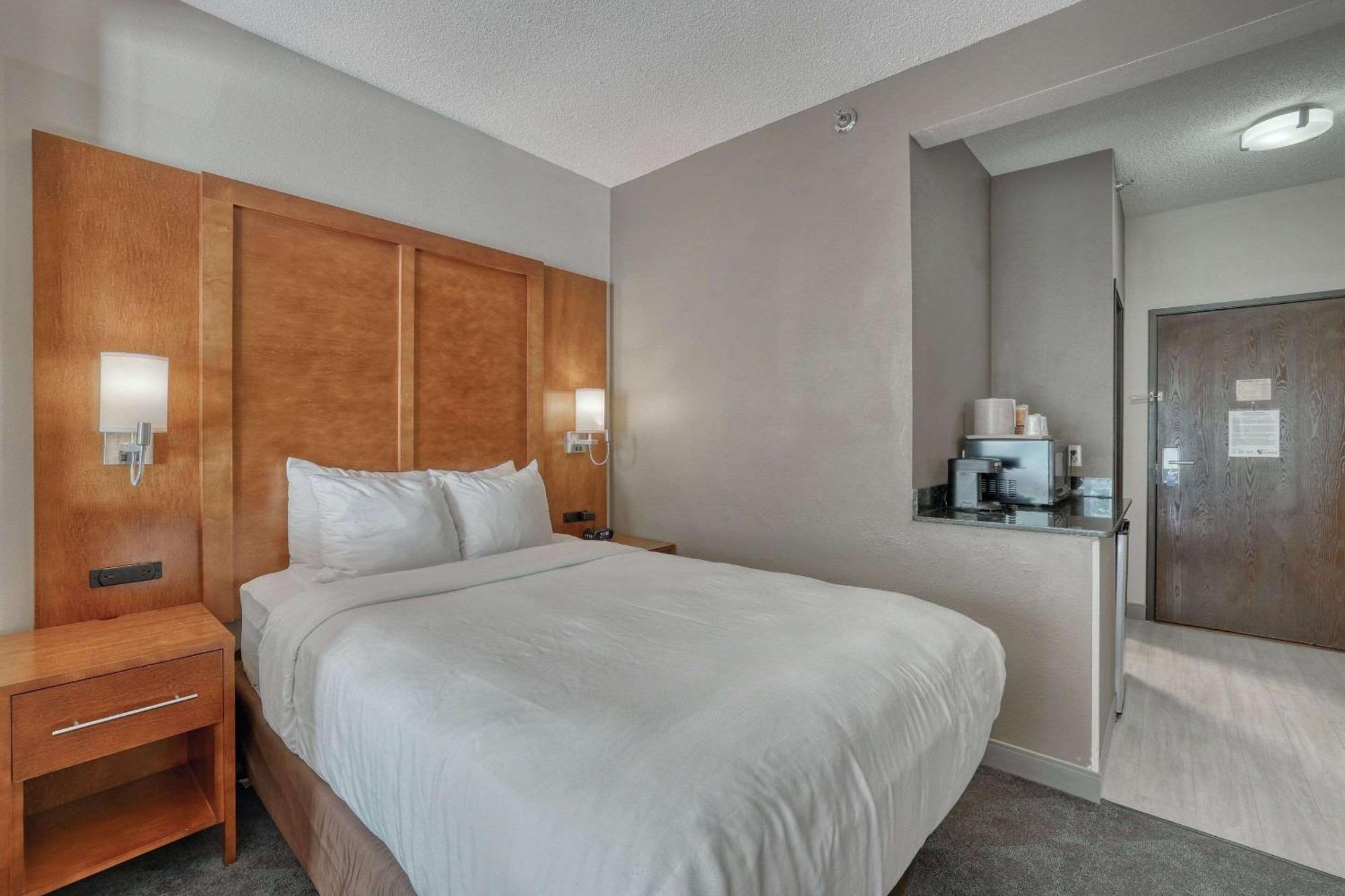 Comfort Suites Appleton Airport Exteriör bild
