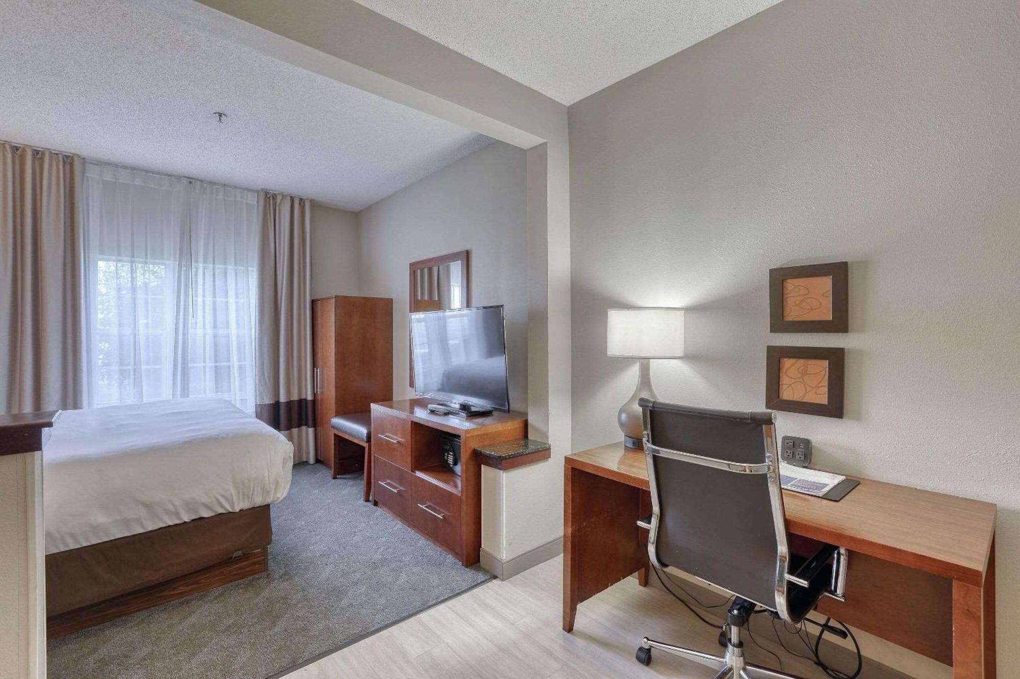 Comfort Suites Appleton Airport Exteriör bild