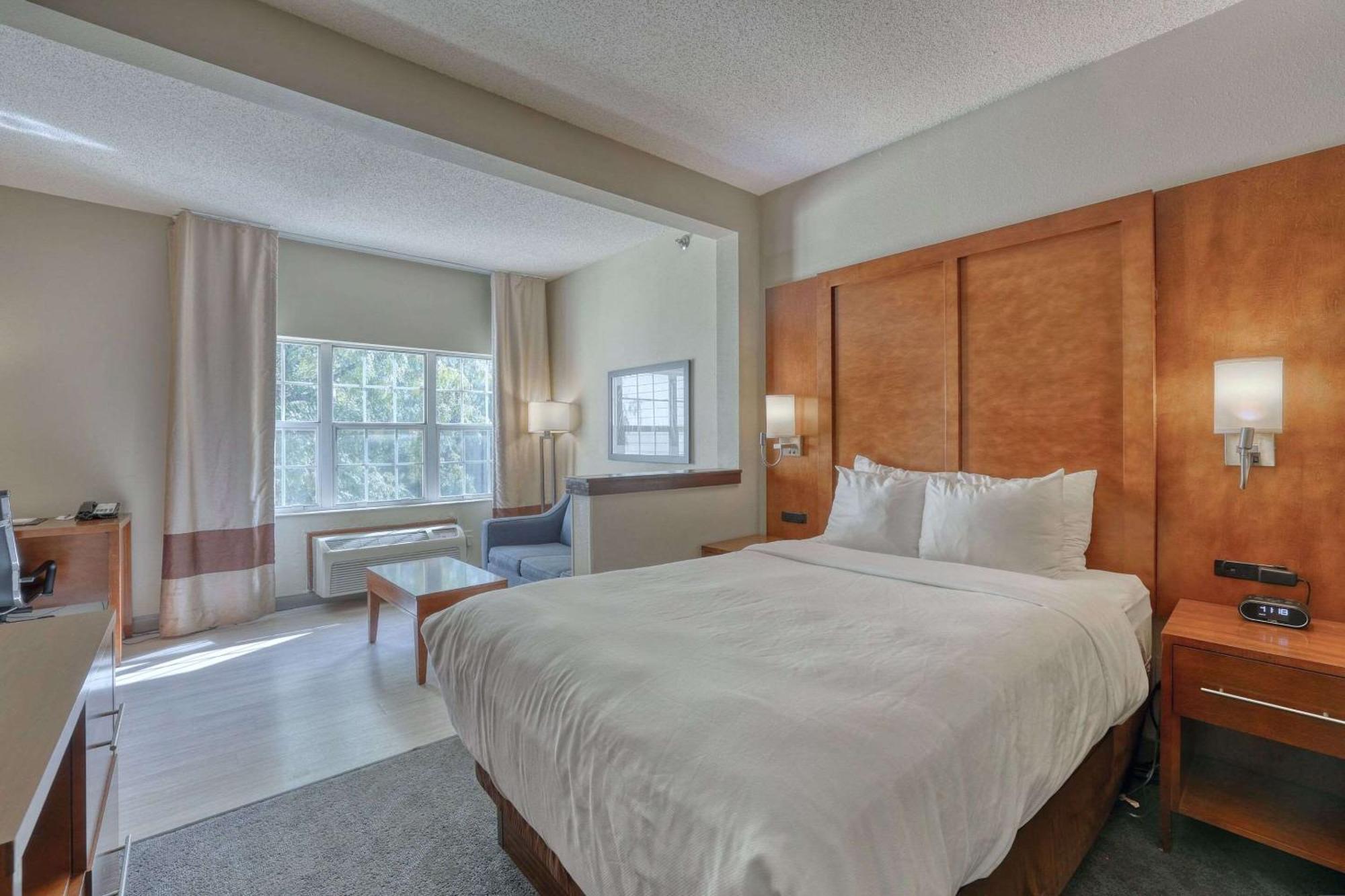 Comfort Suites Appleton Airport Exteriör bild