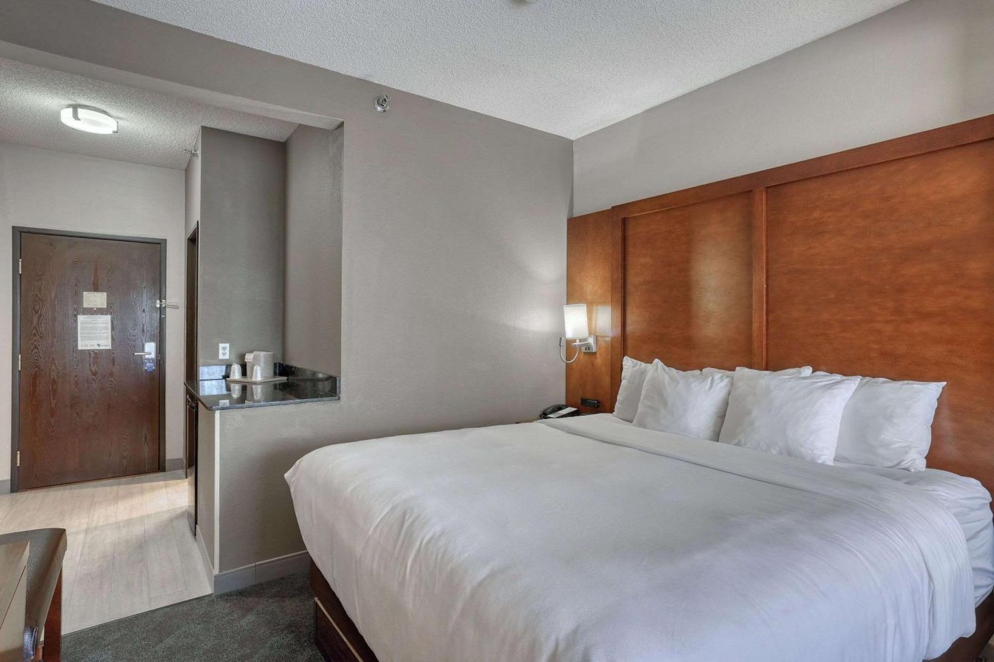 Comfort Suites Appleton Airport Exteriör bild